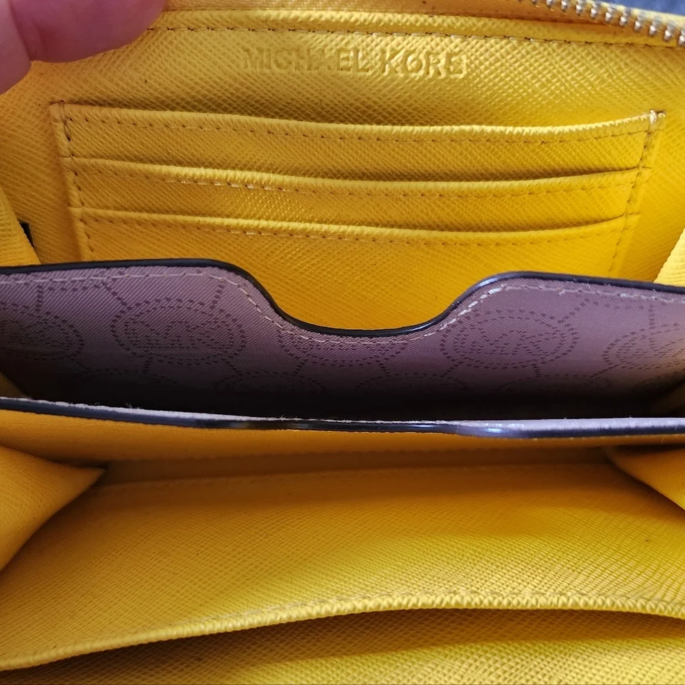 Preowned‎ Michael Kors yellow wristlet womens wallet